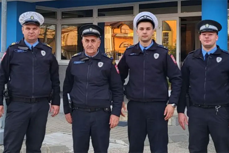 Policajci spasili život mladiću iz Gradiške, izvukli ga iz Save