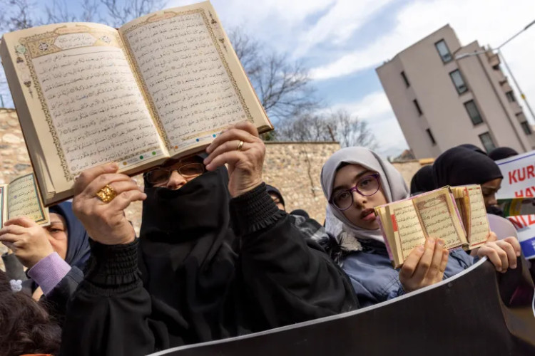 PROTEST ANKARE zbog “napada na Kuran”