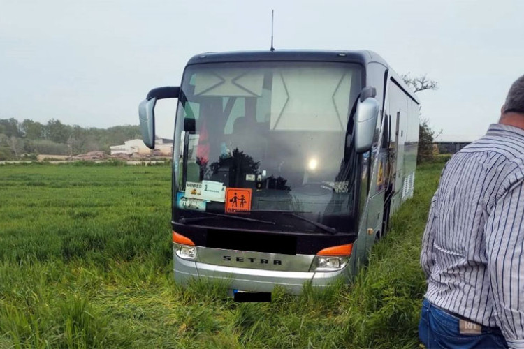 NESREĆA! Autobus sa djecom iz Banjaluke sletio sa puta