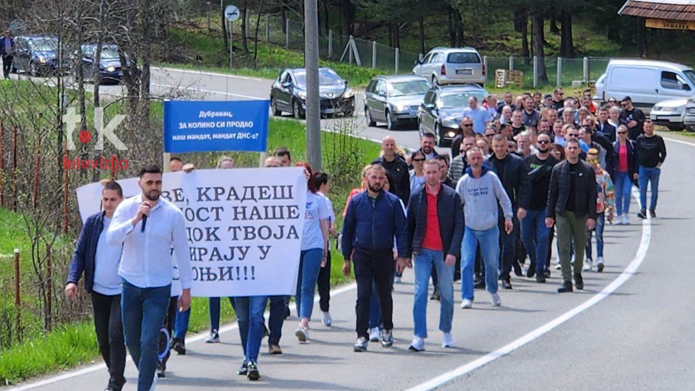 PORUKA DNS DUBRAVCU Tvoja djeca su u Bolonji, našoj si ukrao budućnost