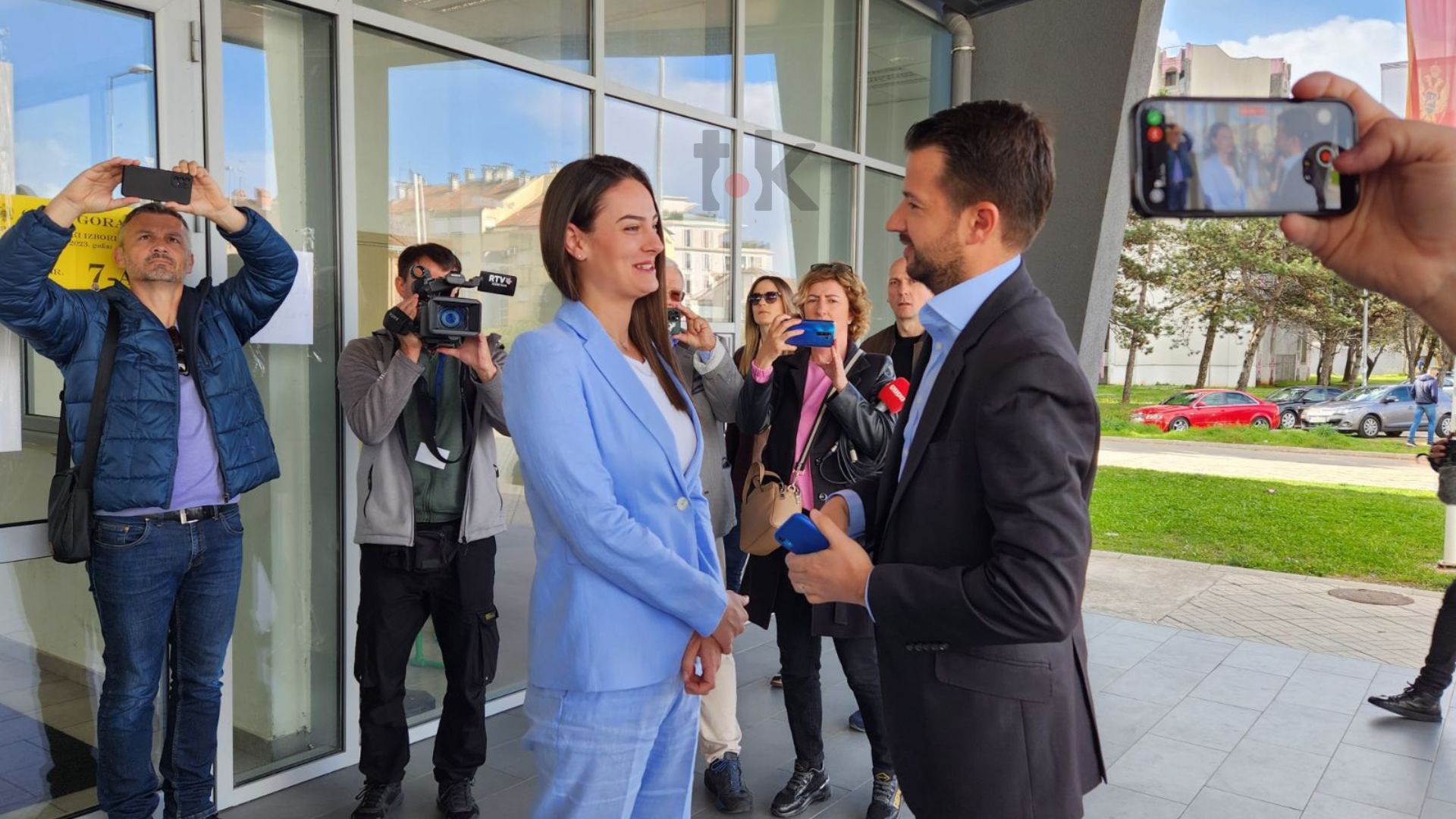 Milatović na glasanje došao bez lične karte: To vam se desi kada mijenjate odijelo u zadnji čas (VIDEO)