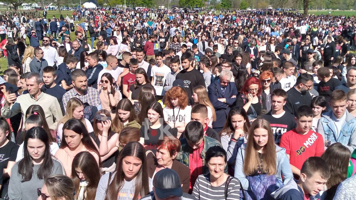 NEPREGLEDNE KOLONE Nikada više posjetilaca u Donjoj Gradini u čast žrtvava ustaškog zločina