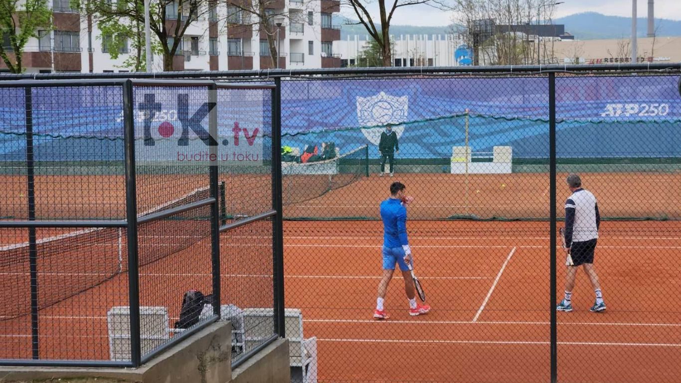 SNOVI POSTALI STVARNOST Đoković stao na banjalučku šljaku (FOTO, VIDEO)