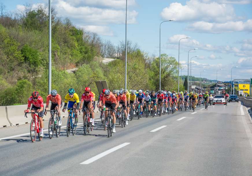 DETALJI NESREĆE BICIKLISTA Na mjesto incidenta stiglo 5 kola hitne pomoći, 2 takmičara zadobila teže povrede