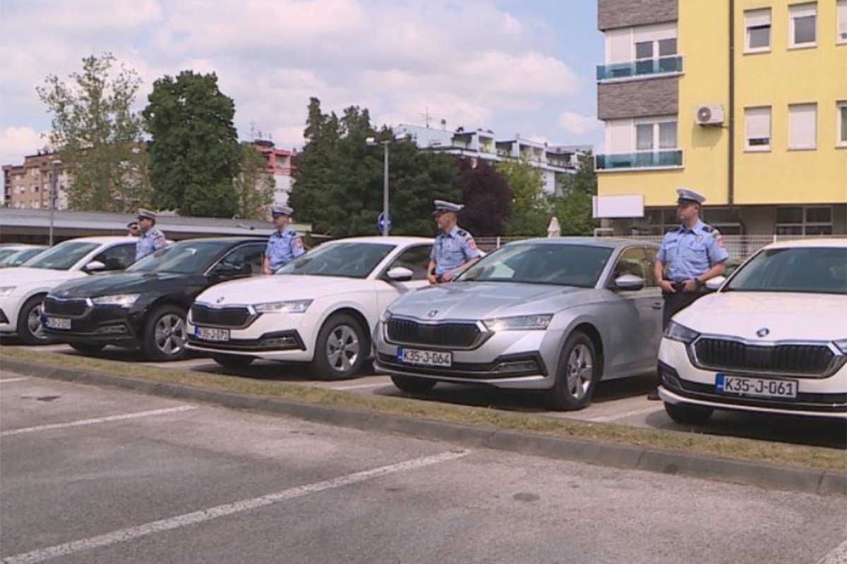 Karan uručio 25 novih službenih vozila za rad policijskih službenika