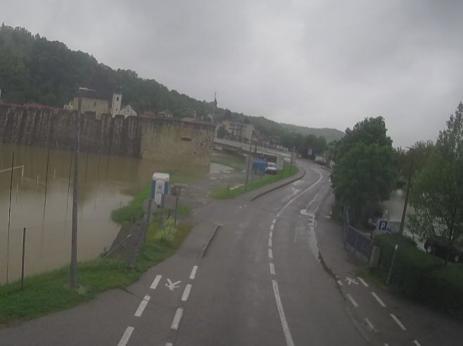 Obustavljen saobraćaj na graničnim prelazima Kostajnica i Kozarska Dubica