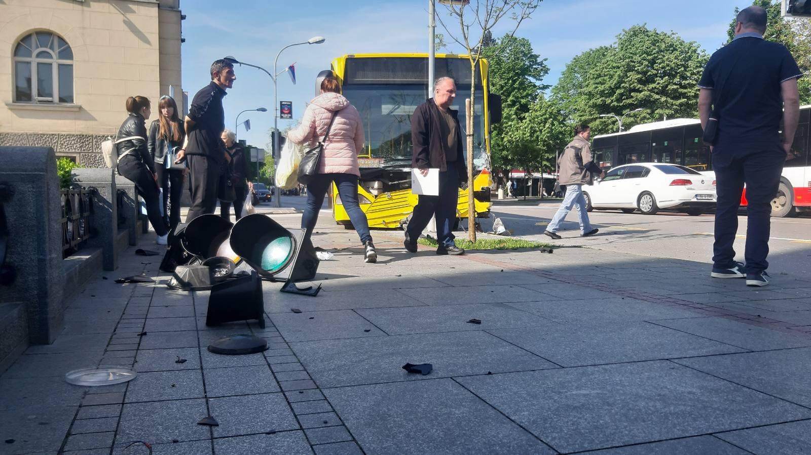 Autobus se zabio u stub u centru Banjaluke