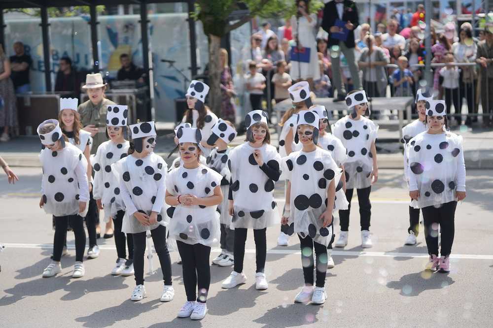 Zabava nastavljena i danas: Održan Dječji karneval, mališani u kreativnim kostimima oduševili prisutne 