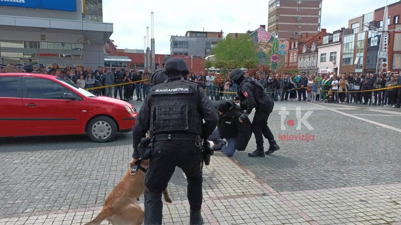 MUP PRIJEDOR Pokazna vježba pokazala interes učenika za školu unutrašnjih poslova