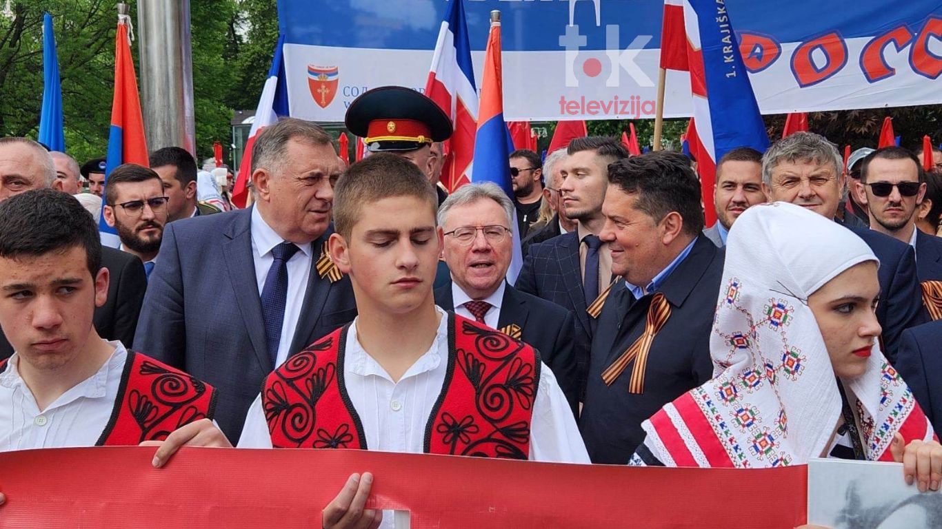 Dodik, Stevandić i Kalabuhov zajedno sa Banjalučanima na maršu Besmrtnog puka