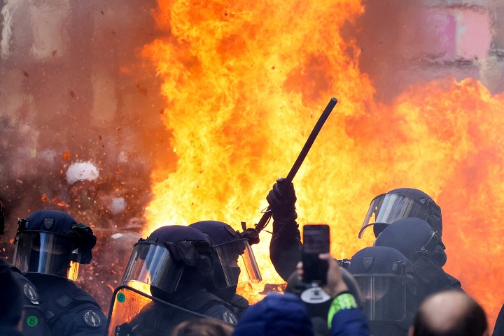 FRANCUSKA GORI!  Privedeno 540 ljudi, povrijeđeno više od 400 policajaca