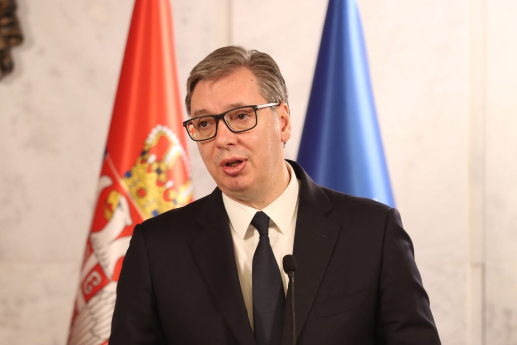 Vučić o Milanovićevom pozivu za priznanje Kosova “Vidim ovih 100 zemalja stalo u red da poslušaju Milanovića, sve se guraju”