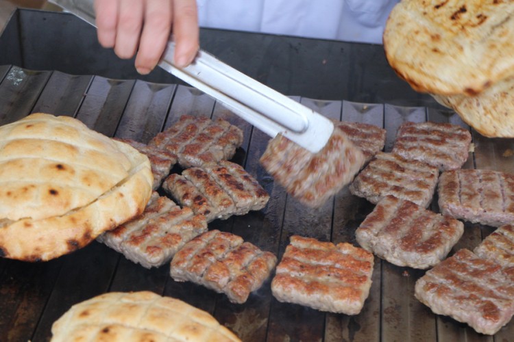 U Mostaru ćevapi u kajmaku koštaju 22 KM, najskuplji u cijeloj BiH