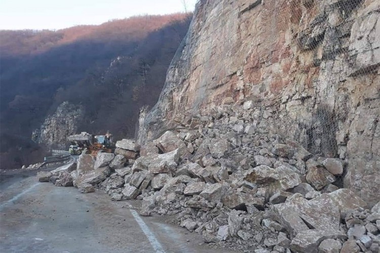 UPOZORENJA ZA VOZAČE, mogući odroni