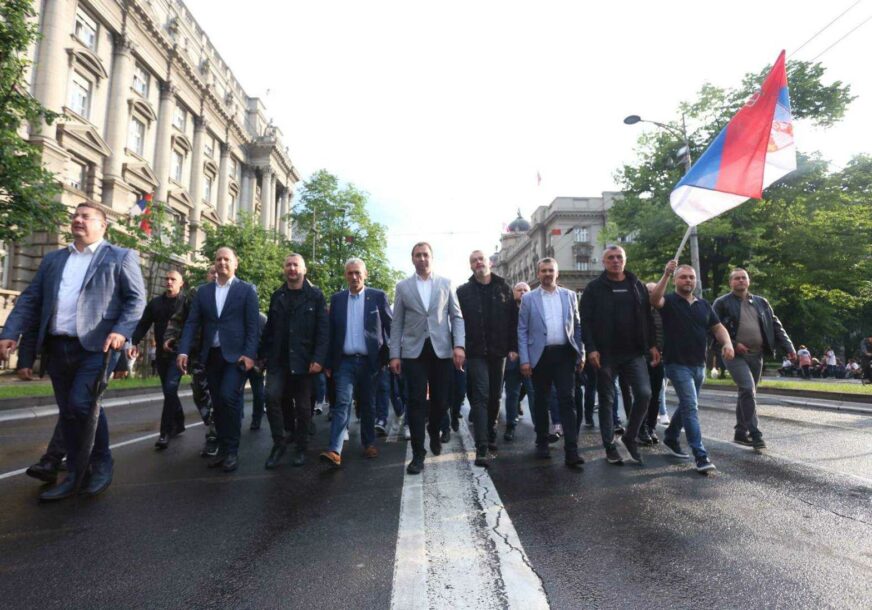 Selak sa generalom Lazarevićem na skupu “Srbija nade” u Beogradu