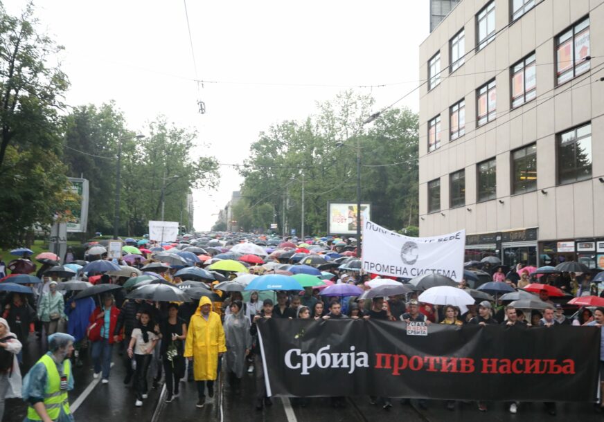 KIŠA IH NIJE OMELA Održan 4. protest “Srbija protiv nasilja”