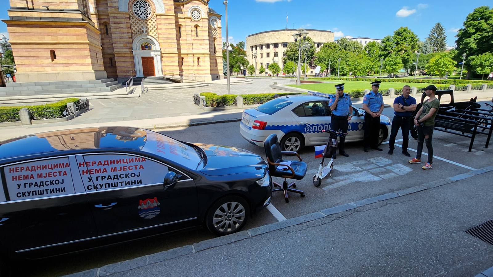 Prolaznik unio stolicu u Gradsku upravu Banjaluka, policija ga udaljila