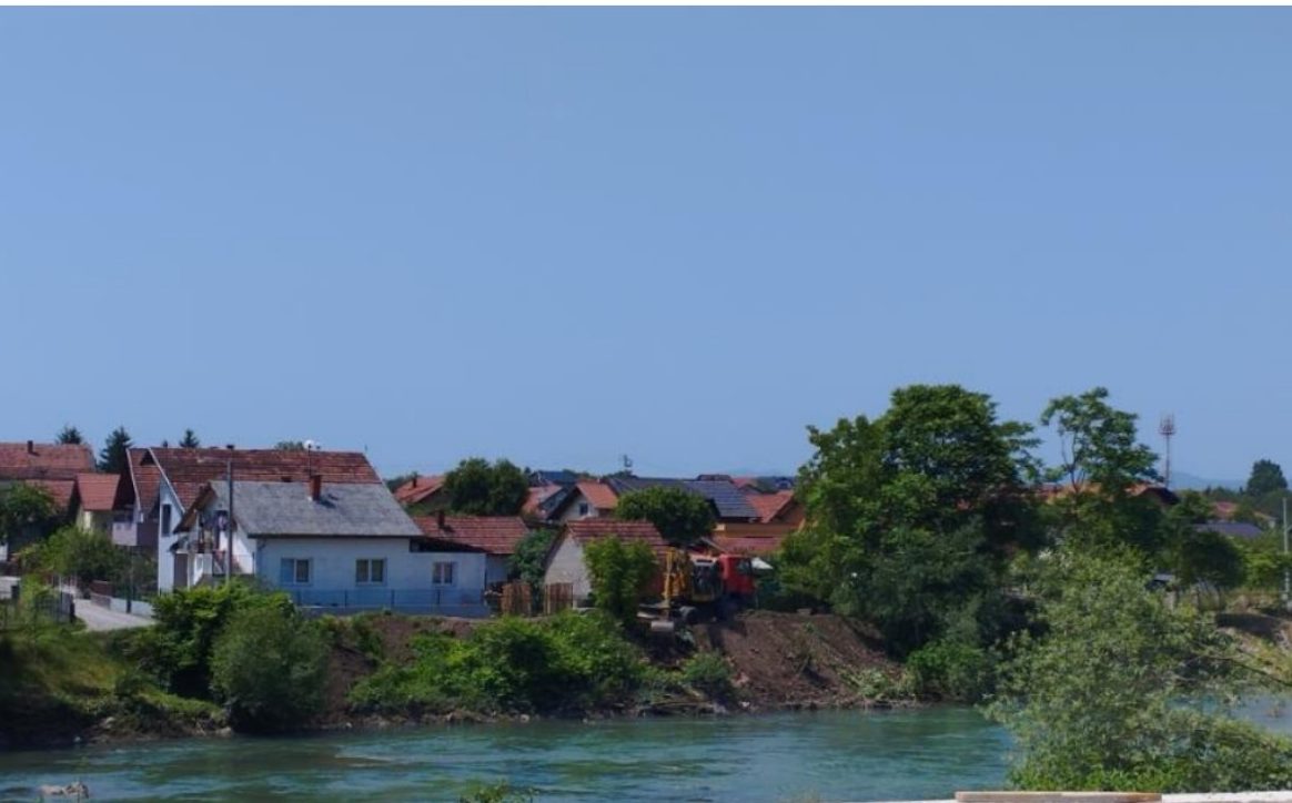 SANIRANA DEPONIJA Sa obale Vrbasa u Dervišima odvezeno 67 tona otpada (FOTO)