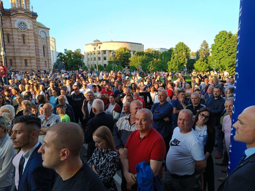 Protest ispred Gradske uprave. Stanivuković: Skupština koči sve projekte Banjaluke (FOTO, VIDEO)