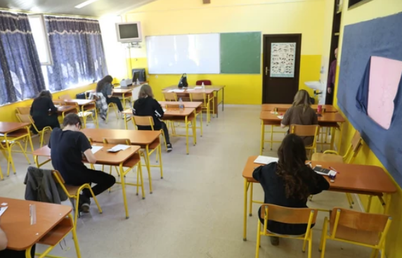 Ova škola je zabranila donošenje mobilnih telefona u nastavu “Ni nastavnici ih neće koristiti na času, kao primjer učenicima”
