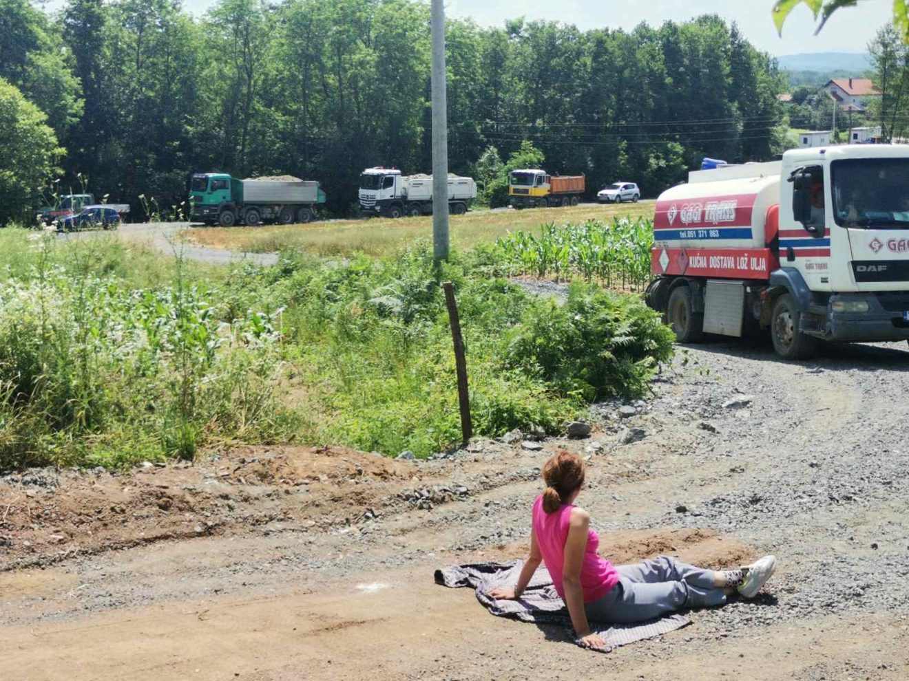 Mještani Bistrice tijelima blokirali kamione (FOTO)