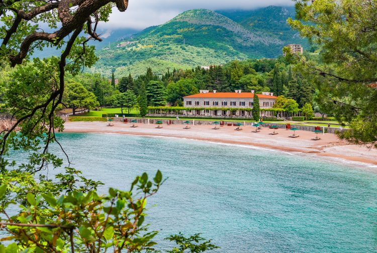 Ležaljka košta kao cijelo ljetovanje: Jedna od najljepših plaža Jadrana nedostupna mnogima