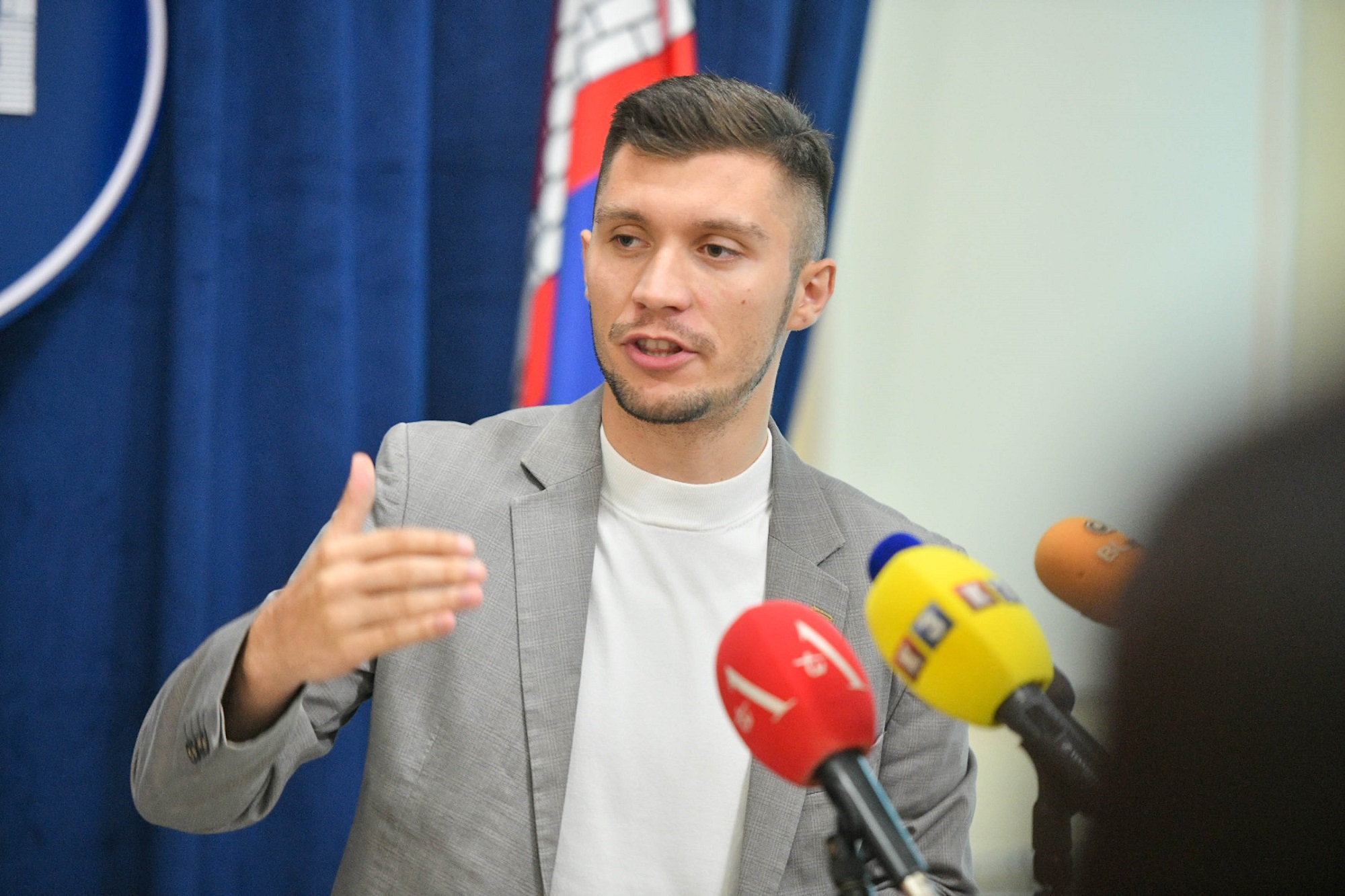 Kresojević o sekretaru Skupštine: Do juče povrijeđen, od danas uvrijeđen