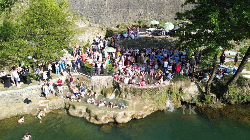 Otvorena novouređena plaža „Vrućica“ (VIDEO)