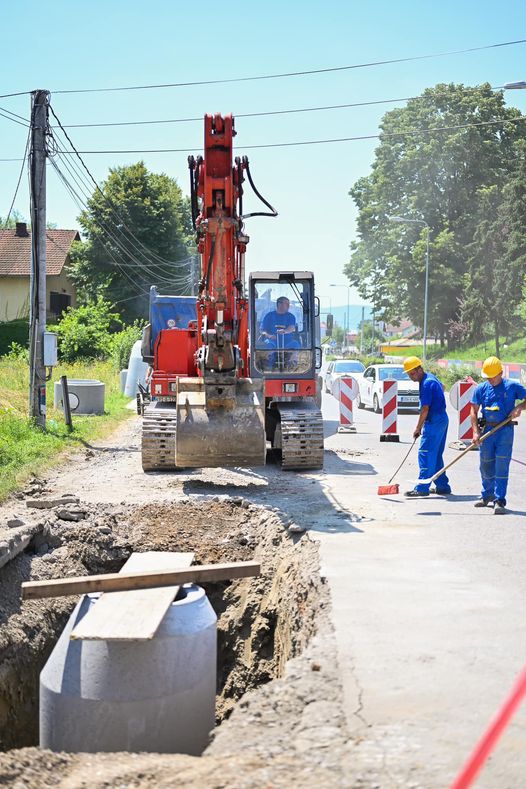 Novi veliki projekat: Počela rekonstrukcija saobraćajnice sa izgradnjom pješačkih i biciklističkih staza u Zalužanima