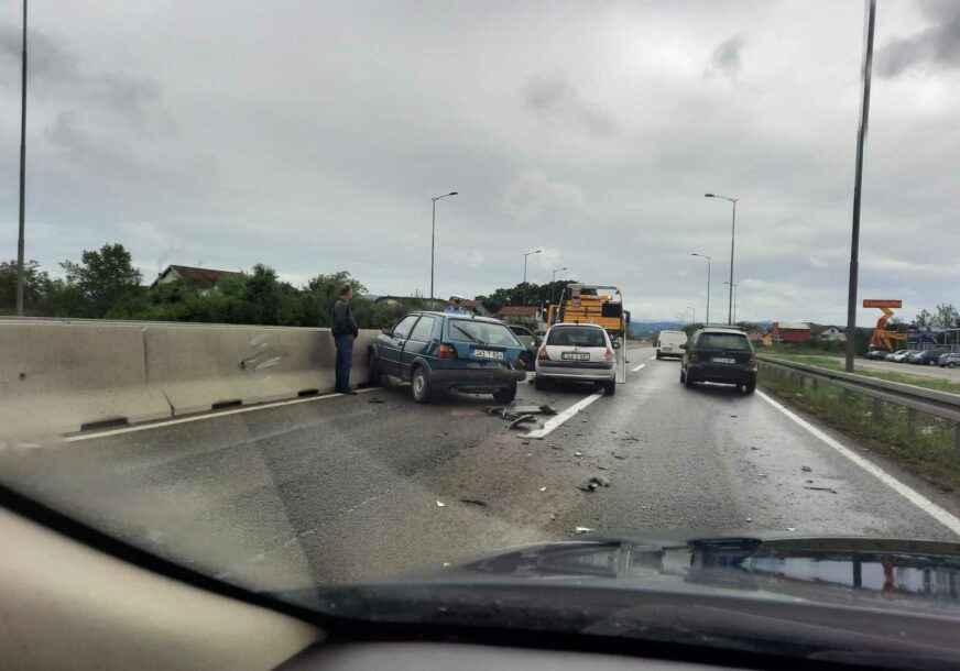 TEŽAK UDES Sudarila se 2 automobila kod Banjaluke, uviđaj u toku