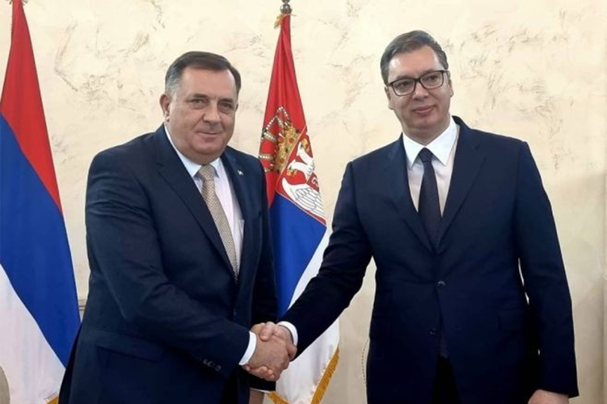 Dodik i Vučić polažu vijence na Petrovačkoj cesti