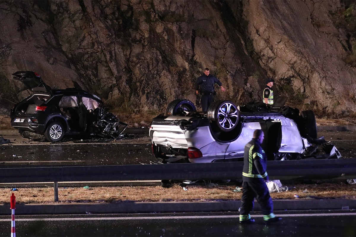 Teška nesreća na auto-putu: Tri osobe poginule, dvije se bore za život