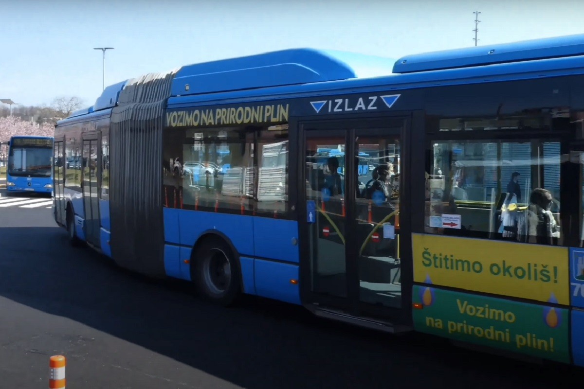 Autobus vukao maloljetnicu po putu, vozač nema saznanja o nezgodi