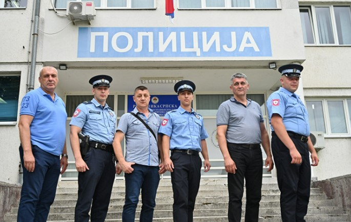 U ovoj policijskoj stanici rade tri oca i tri sina: “Posao policajca nije nimalo lak”