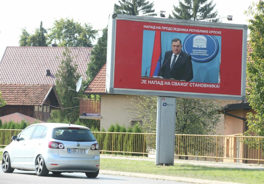 “Napad na predsjednika je napad na svakog stanovnika” U Banjaluci postavljeni bilbordi podrške Dodiku