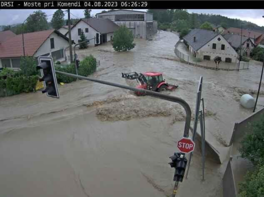 U Sloveniji kiša i poplave, izdato upozorenje za HR