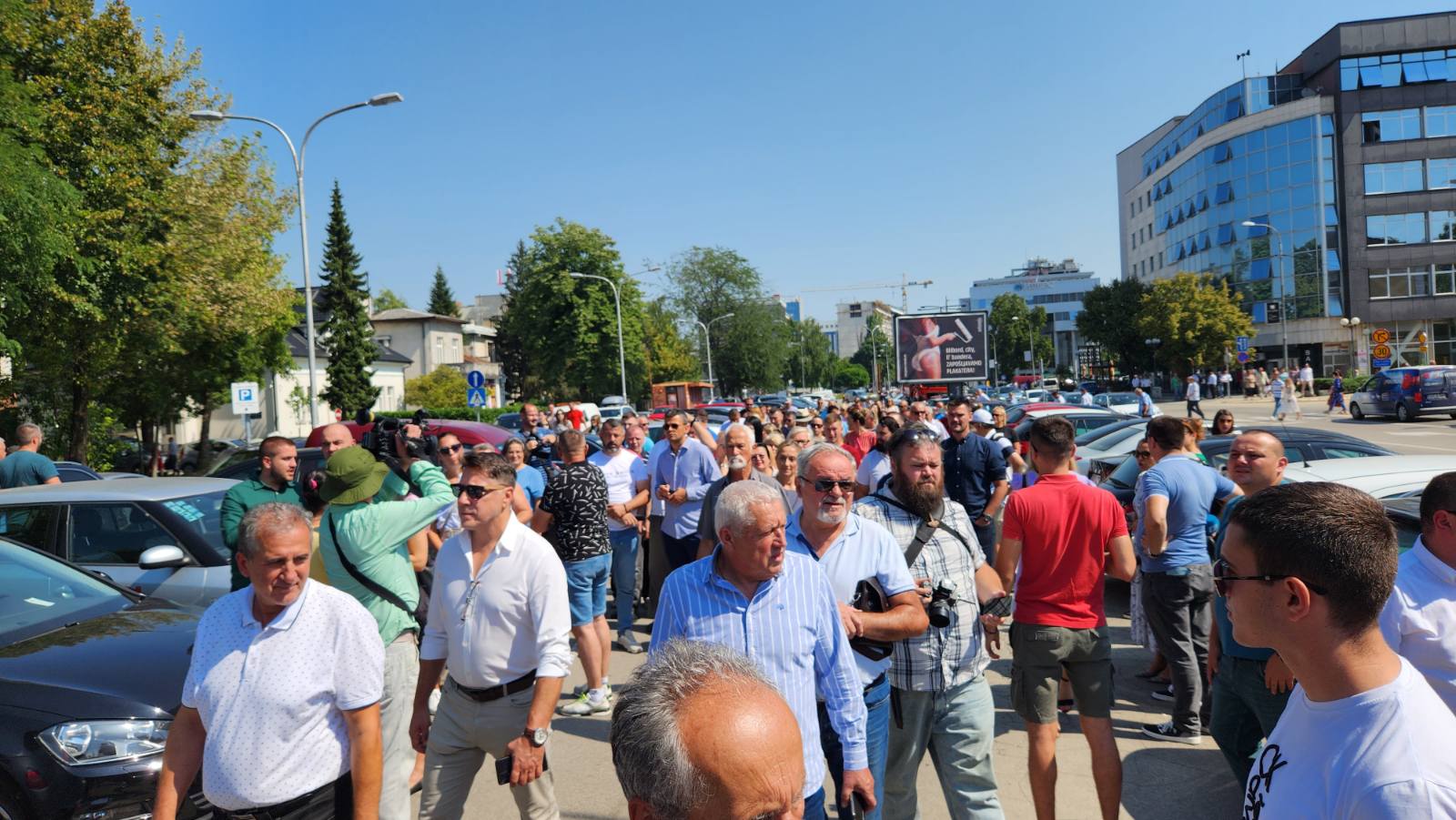 STIGLA HITNA I SUDSKA POLICIJA Grad gubi najvrijednije zemljište u centru (FOTO)