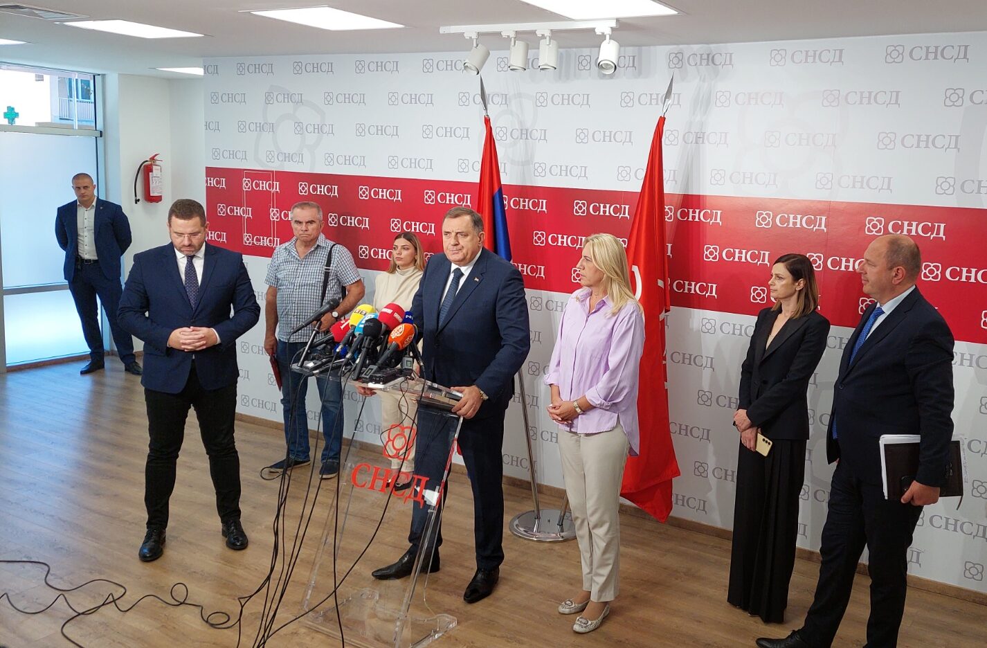 Dodik pozvao predstavnike institucija i stranaka na sastanak