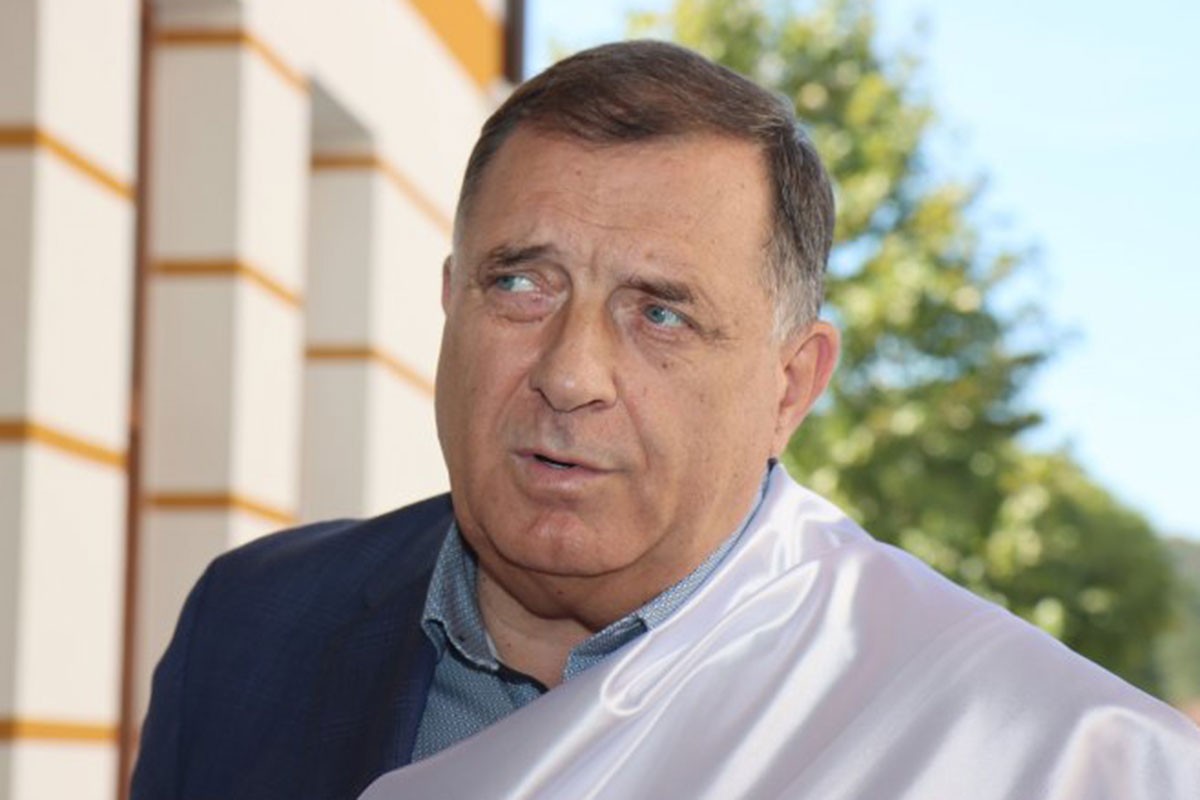 Dodik: Tragamo na osnovu čega je Šmitu izdat pasoš u MIP-u BiH 