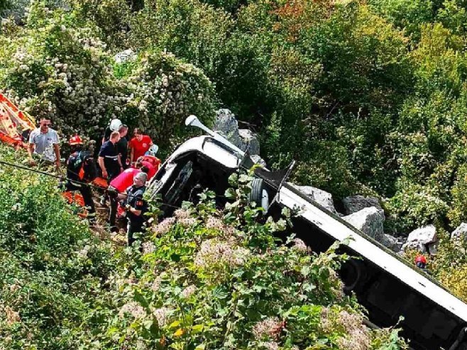 CRNI BILANS: U nesreći u Crnoj Gori dvoje poginulih, u bolnici devet povrijeđenih