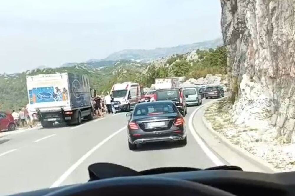 Teška nesreća u Crnoj Gori: Sletio autobus u provaliju, poginule dvije osobe