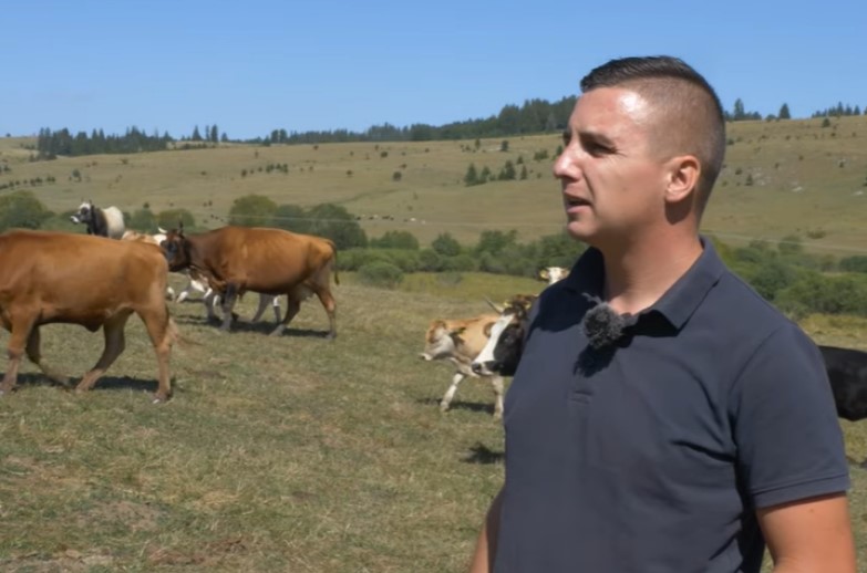 Jedan potez Borisu je promijenio cijeli život: Prije 5 godina umjesto “golfa 7” kupio krave, a danas ima oboje (VIDEO)