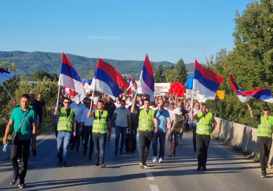 Završeno okupljanje na međuentitetskoj liniji: Protesti podrške institucijama Srpske protekli bez incidenta (FOTO)