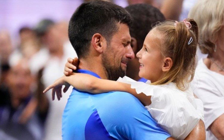 Najemotivnija slika sa finala US Opena, Novak drži Taru i plače