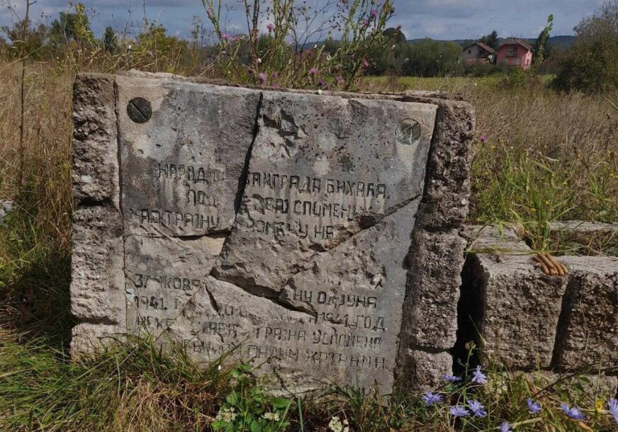 BRUKA I SRAMOTA Skandalozan odnos bihaćkih vlasti prema mjestu gdje je ubijeno 12.000 Srba (FOTO)