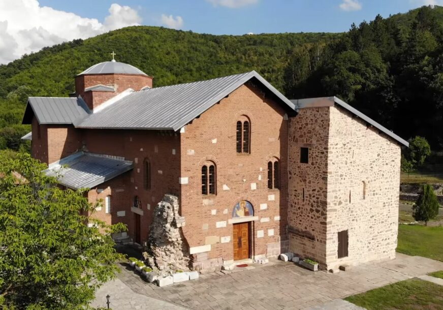 Čuva srpsku istoriju VIŠE OD 7 VIJEKOVA: Manastir Banjska preživio je požare, rušenja, a jedno vrijeme je bio i džamija (VIDEO)