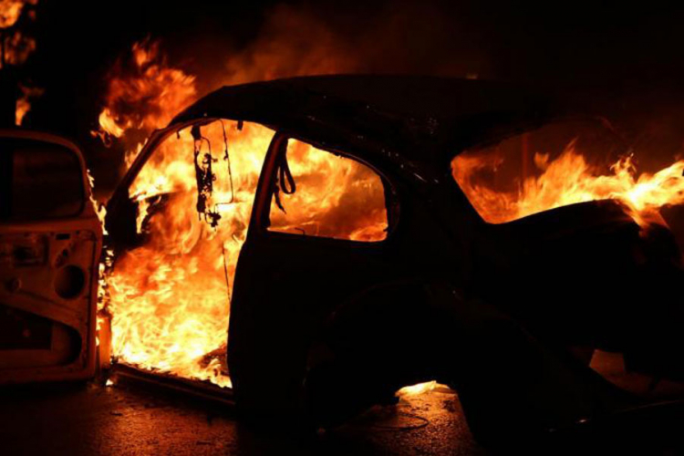 U buktinji izgorio “BMW”: Požar na auto-putu Banjaluka-Doboj