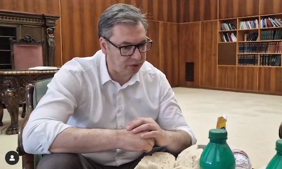 Vučić ispunio obećanje – parizer za doručak (VIDEO)