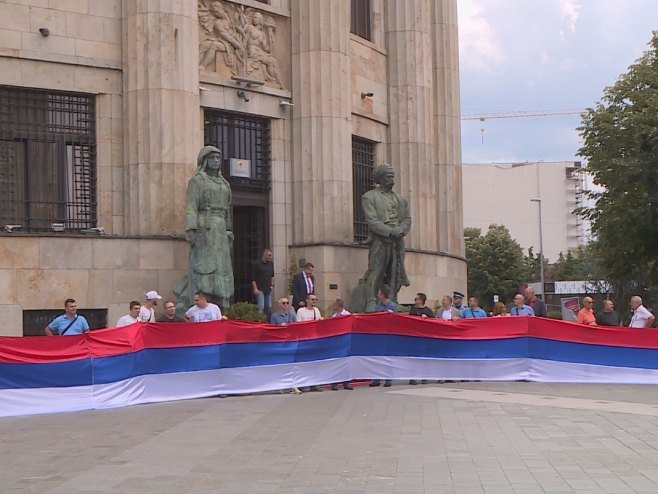 U Banjaluci razvijena zastava duga 100 metara (VIDEO)