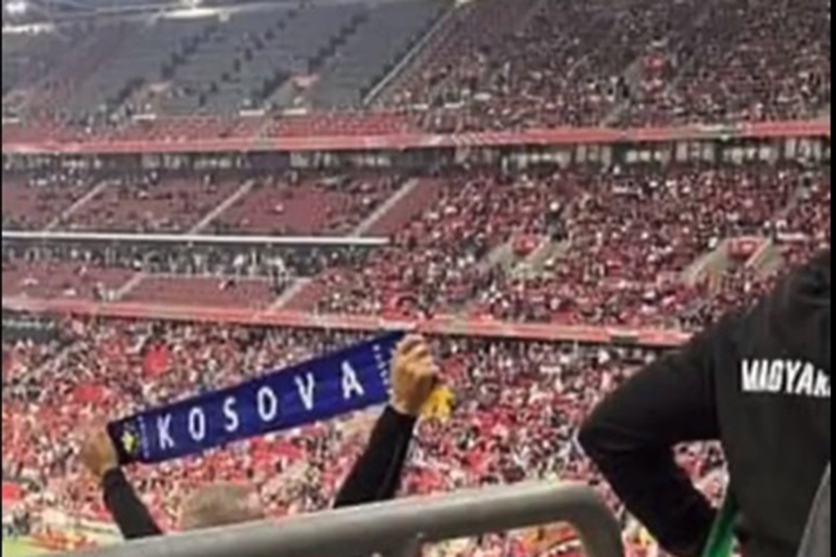 Scena sa utakmice Mađarska-Srbija koja je promakla: Tuča zbog natpisa ”Kosovo“ (VIDEO)